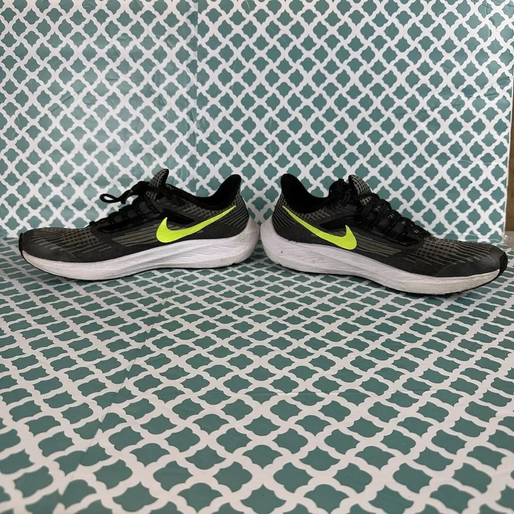 Nike‎ Air Zoom Pegasus 39 NN Black/Volt-Barely Volt DM4015-002 Size 7Y